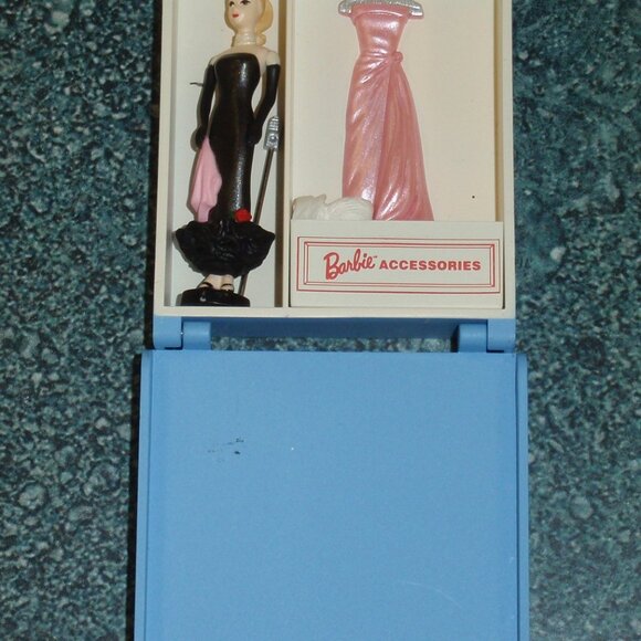 Hallmark Christmas Ornament Barbie Mini Case Opens “Solo In The Spotlight” 2001 - Picture 2 of 3